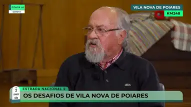 Na imagem, Jaime Marta Soares, ex-presidente da Liga dos Bombeiros de Portugal, a discursar sobre incêndios florestais em Portugal.