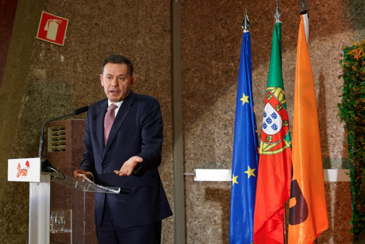 Retrato do primeiro-ministro, Luís Montenegro