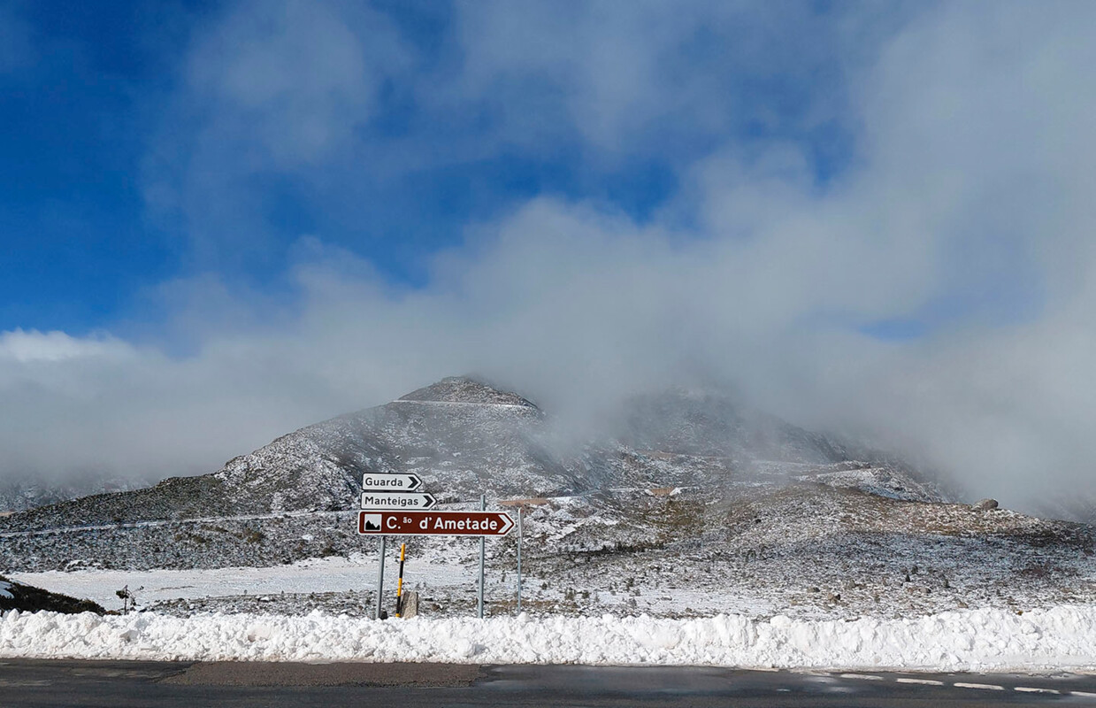 Planalto Superior da Serra da Estrela coberto de neve