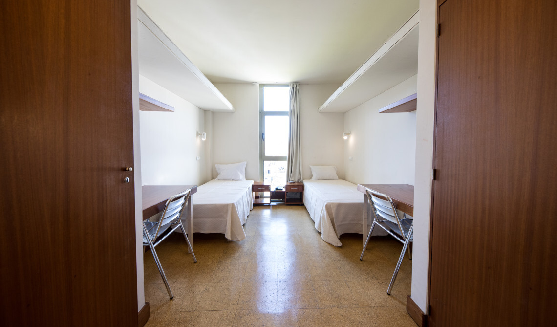 Quarto de dois estudantes universitários