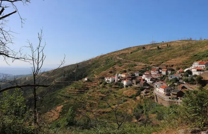 Imagem de paisagem no interior do país