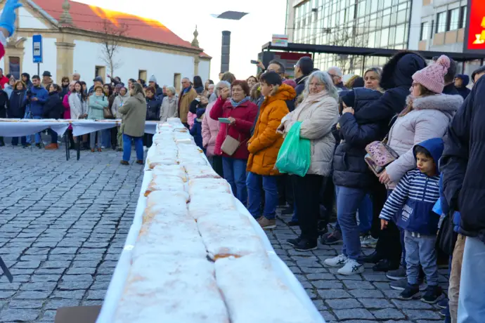 A tradição cumpriu-se no dia 30 de novembro, na Covilhã, e o Natal com Arte voltou a abrir com o sabor do Bolo Nevão