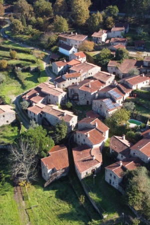Imagem de drone da aldeia de Póvoa Dão