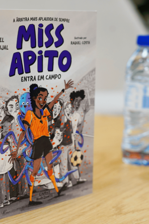 Imagem do livro "Miss Apito Entra em Campo"