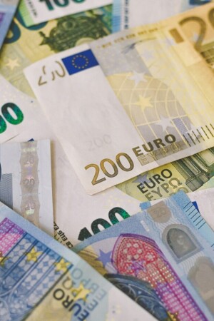 Governo quer atingir o salário mínimo de 1020 euros em 2028