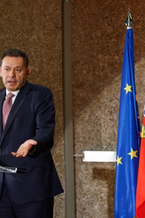 Retrato do primeiro-ministro, Luís Montenegro