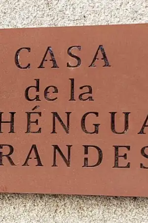 Placa da Casa da Língua Mirandesa