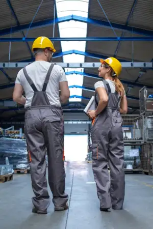 Trabalhadores numa fábrica