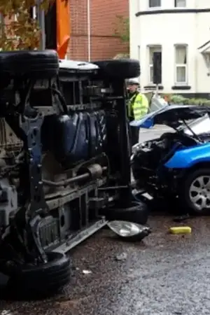 Acidente rodoviário entre um pesado de passageiros e um pesado de carga