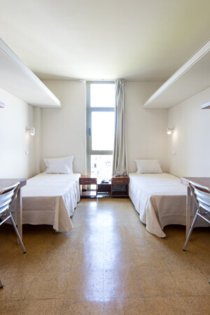 Quarto de dois estudantes universitários