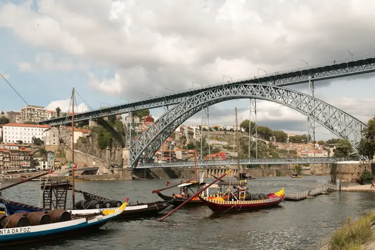 Vista da ponte Luís I desde o cais de Gaia.