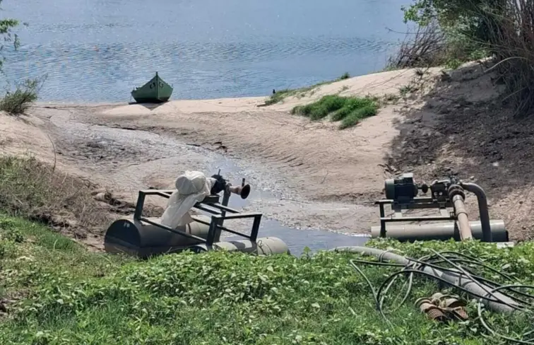 Fraco caudal de água.