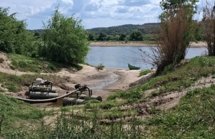 Falta de água para regar culturas no rio Tejo.