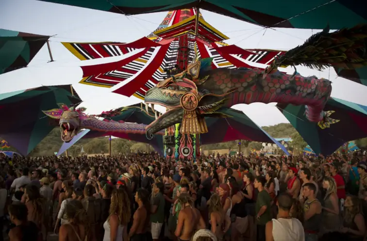 Imagem de um dos palcos do festival