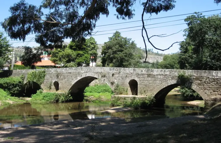 Fotografia da Ponte Românica em Vilar de Mouros, no concelho de Caminha