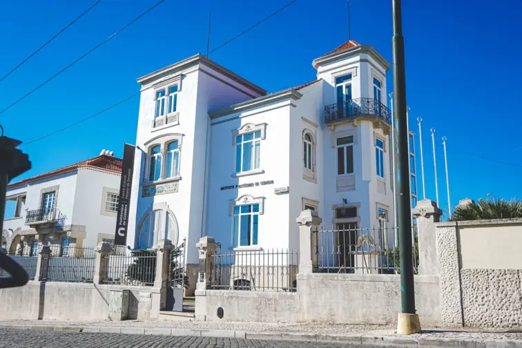 O edifício do Centro Cultural Penedo da Saudade.