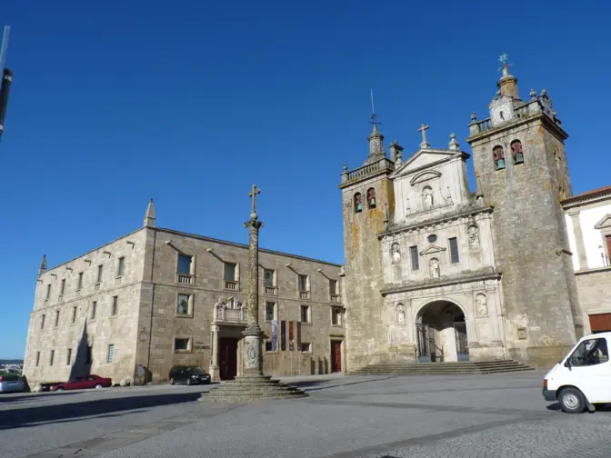 O Museu Nacional Grão Vasco, ao lado da Sé de Viseu.