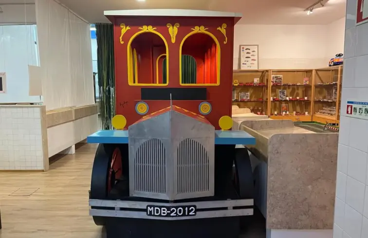 Carro de brincar no Museu do Brincar