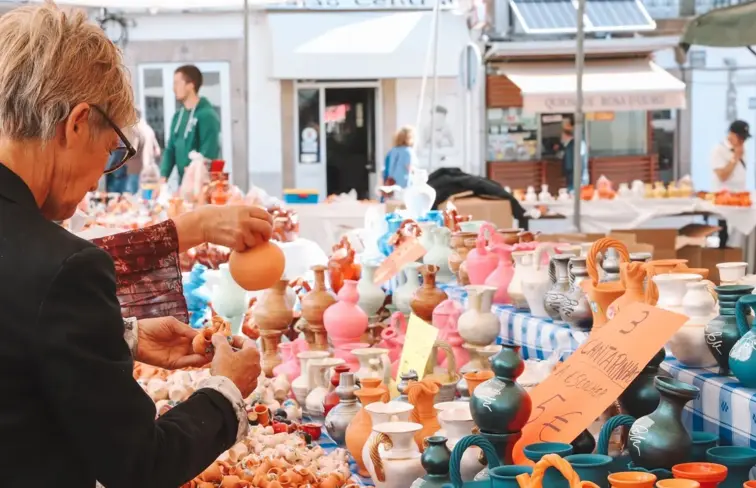 Expositor com cantarinhas