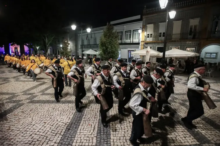 Cortejo durante o festilval Futurama, em Beja