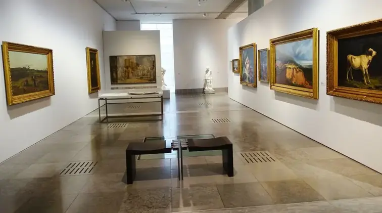 Fotografia de uma sala do Museu Nacional de Arte Contemporânea - Museu do Chiado