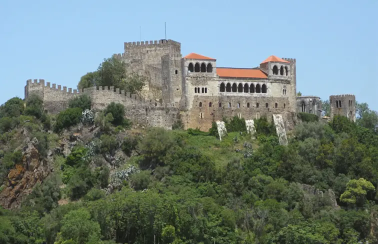 O castelo de Leiria antes da tempestade.