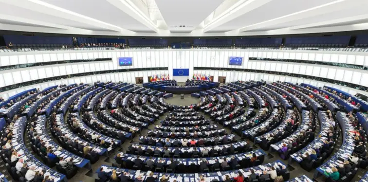 A votação no Parlamento Europeu teve 405 votos