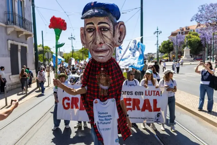 GREVE PROFESSORES