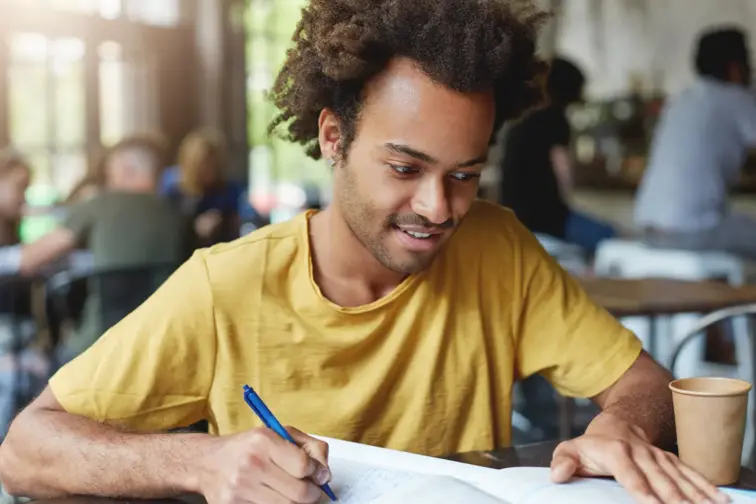 Cursos de português para imigrantes estão a aumentar em várias regiões do país e são vistos como uma ferramenta essencial para facilitar a integração e o acesso a emprego e serviços
