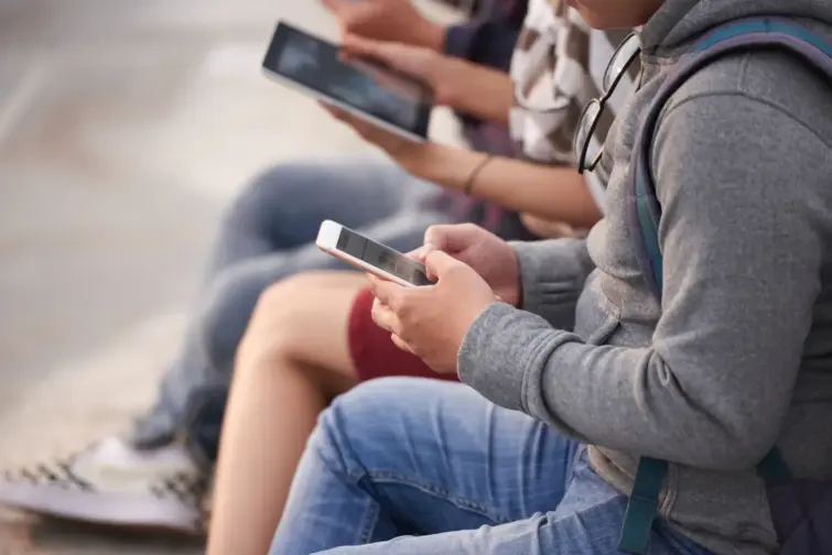 PJ alerta para uso de IA por jovens para criar e partilhar imagens íntimas falsas em aplicações de mensagens