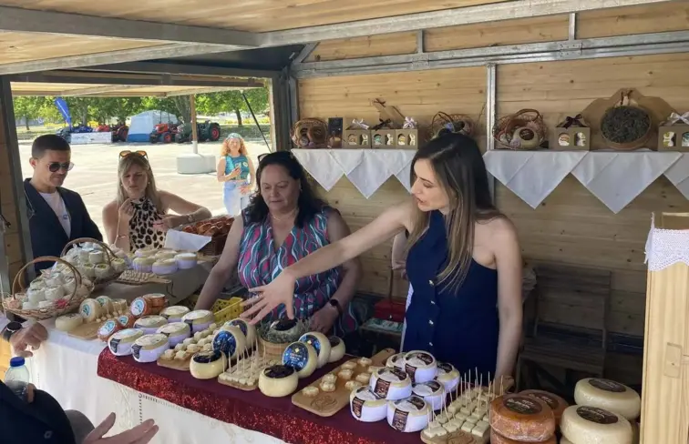 Expositor de queijo, na ExpoSicó.