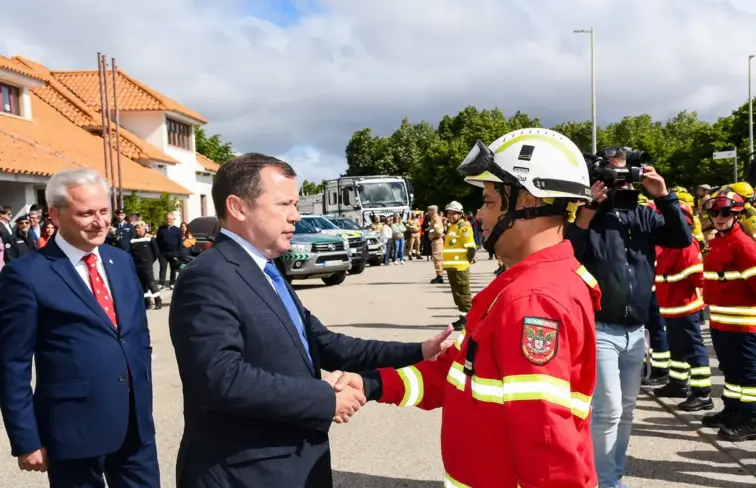 Secretário de Estado e bombeiro
