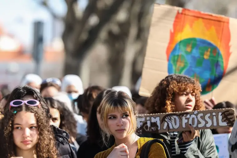 Jovens ativistas pelo clima marcam "semana de luta pelo futuro" para maio