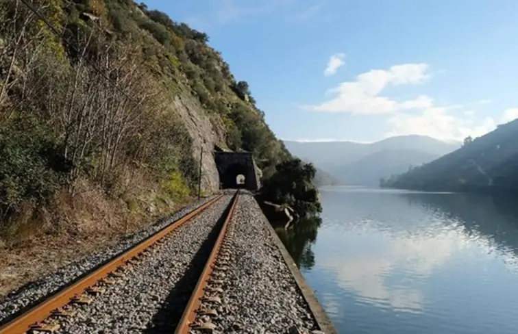 Linha férrea da Linha do Douro