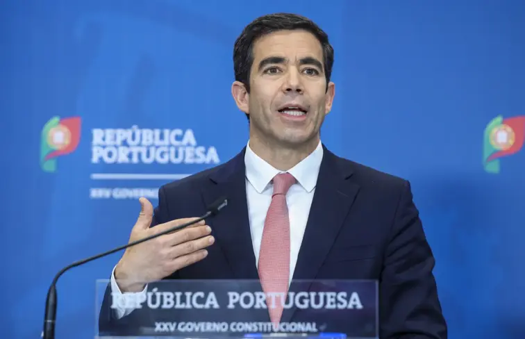 O ministro da presidência, António Leitão Amaro.