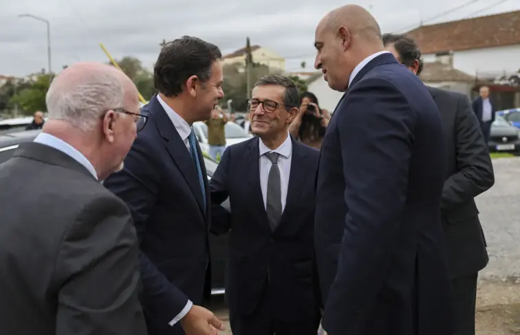 Luís Montenegro com o presidente da Câmara de Évora, Carlos Zorrinho, e o Presidente da CCDR Alentejo, Ricardo Pinheiro.