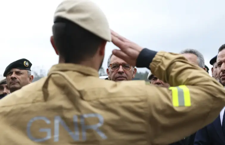 Seguro passa revista a elementos da GNR.