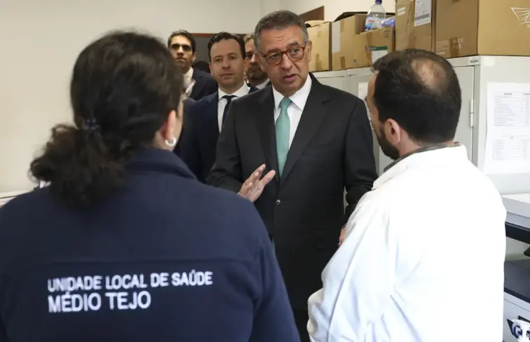 Seguro com profissionais de saúde.