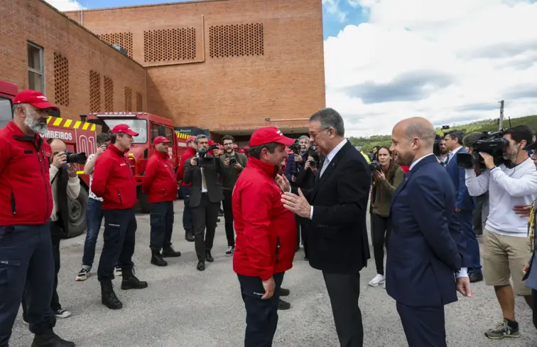 Seguro à chegada aos Bombeiros de Penela.