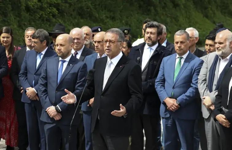 Seguro fala aos jornalistas em Penela.