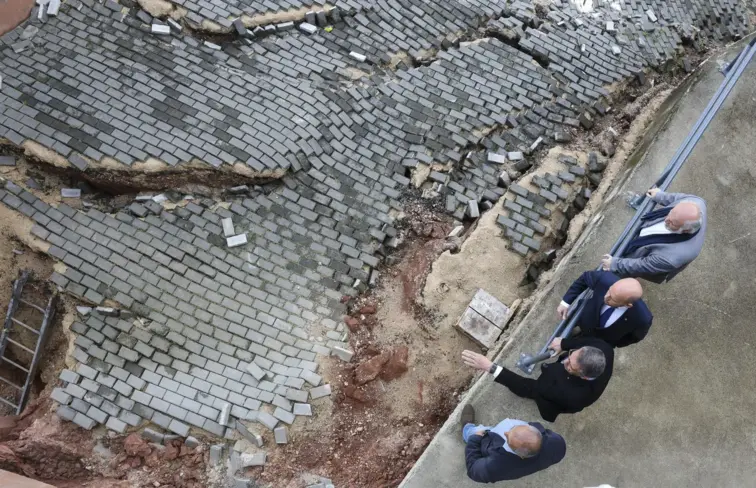 Seguro vê estragos no quartel dos bombeiros de Penela.