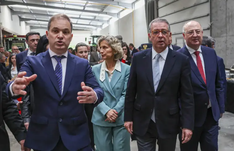 O ministro da agricultura e mar, os presidentes das câmaras de Soure e Coimbra e o Seguro à chegada ao almoço.