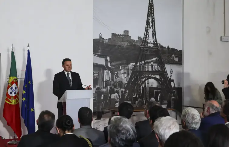 Luís Montenegro a discursar em Tomar.