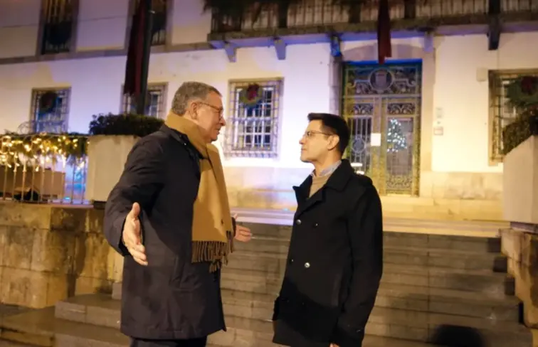 O candidato António José Seguro à conversa com o apresentador Marcos Pinto