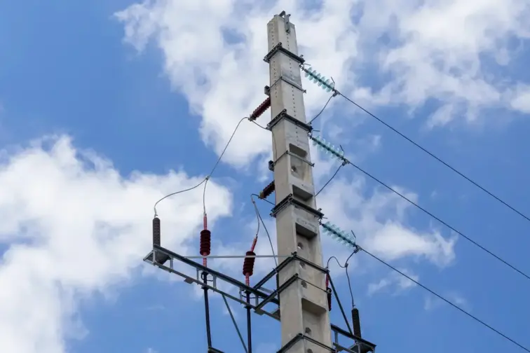 Poste de alta tensão