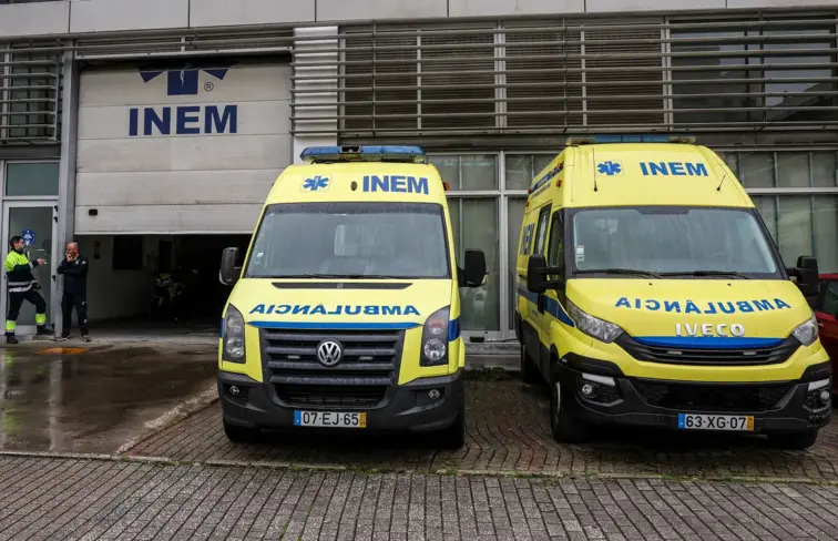 Ambulâncias do INEM.