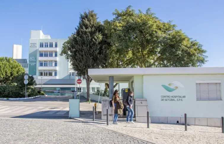 Entrada principal do Hospital de São Bernardo, em Setúbal
