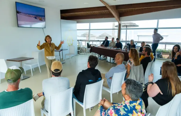 Pessoas em reunião