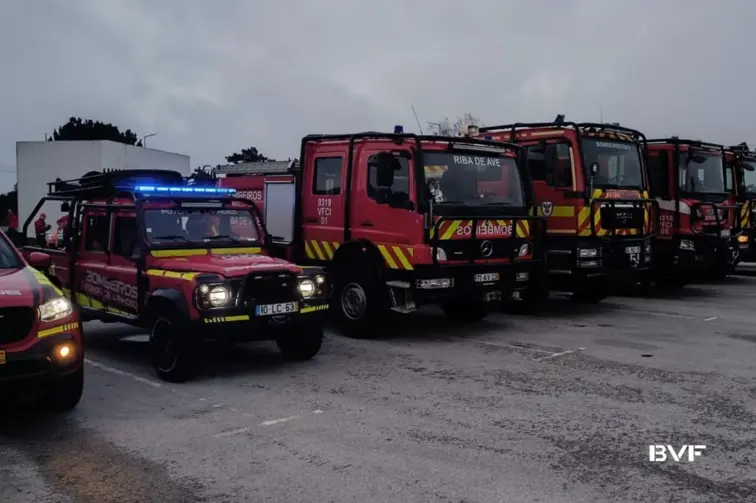Bombeiros Voluntários de Fafe a caminho de Leira para dar apoio após tempestade