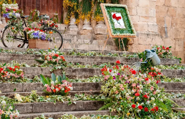 flores em escadaria
